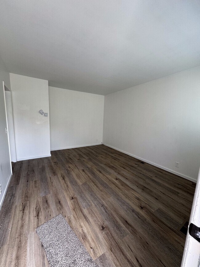 Building Photo - SLC Triplex