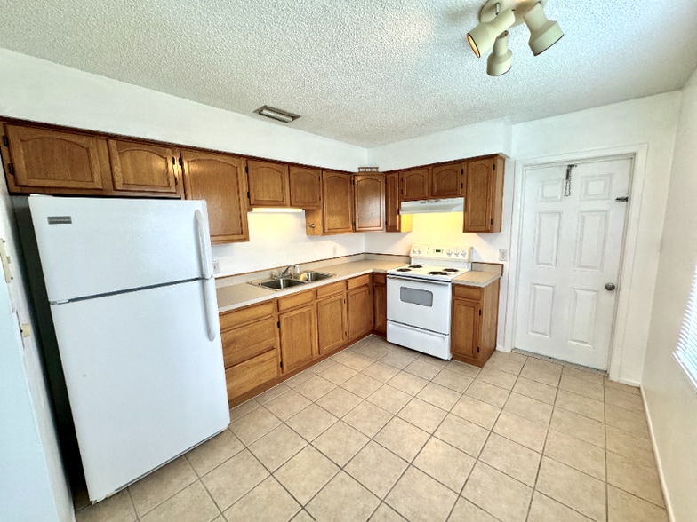 Building Photo - 922-924 Hagle Park Rd