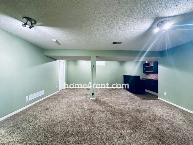 Building Photo - Overland Park Raised Ranch, Primary Suite ...