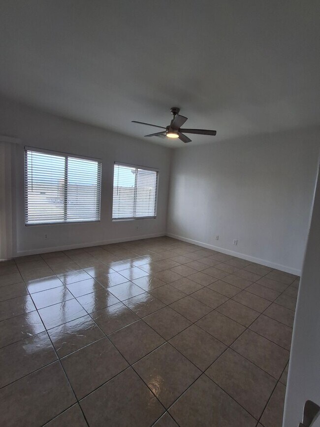 Building Photo - 1280 E Saddle Way