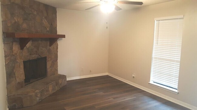 Building Photo - *****AVAILABLE NOW*****