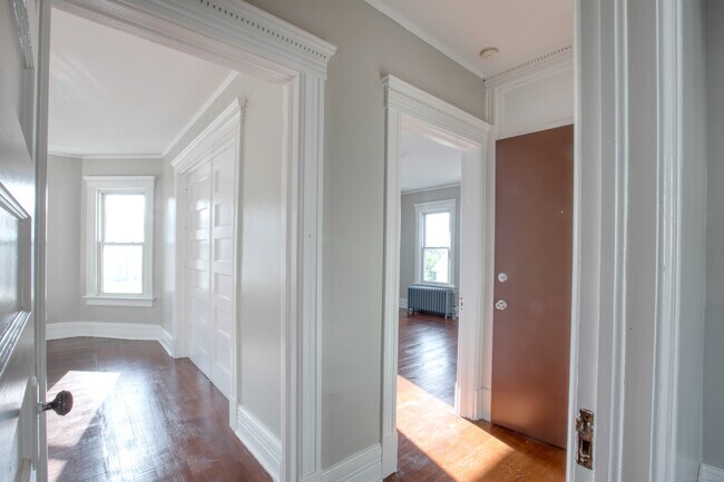 Building Photo - 325 Chestnut St