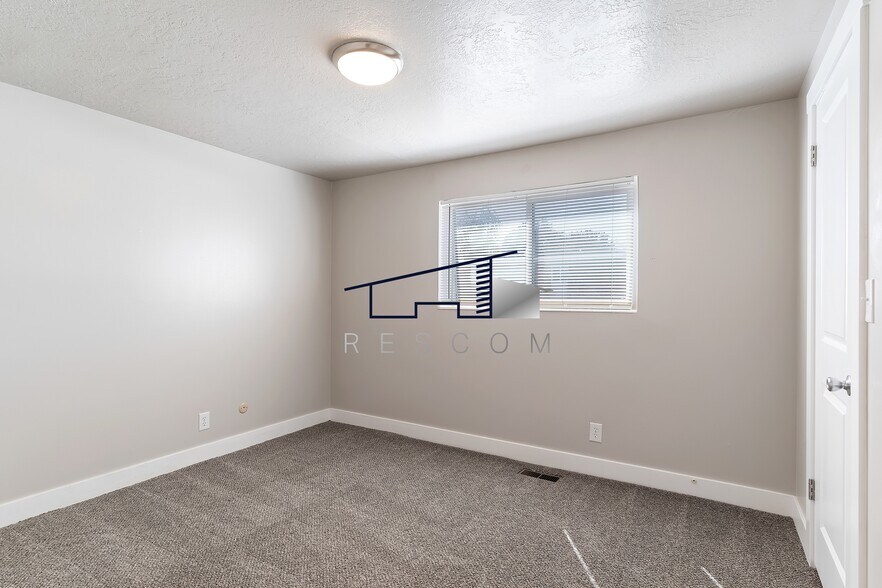 Building Photo - 447 W 4900 S