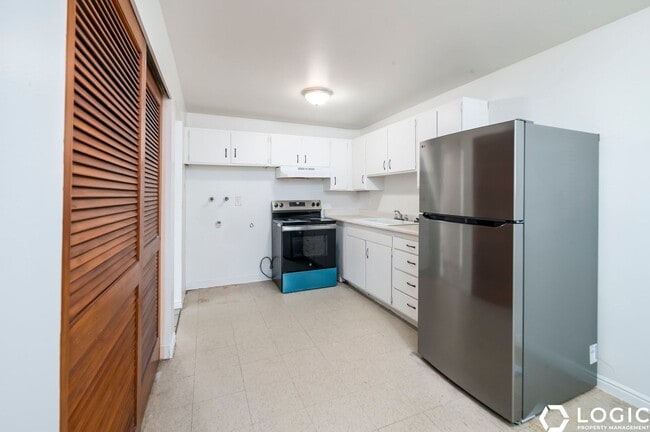 Building Photo - 1600 Ivy Cir