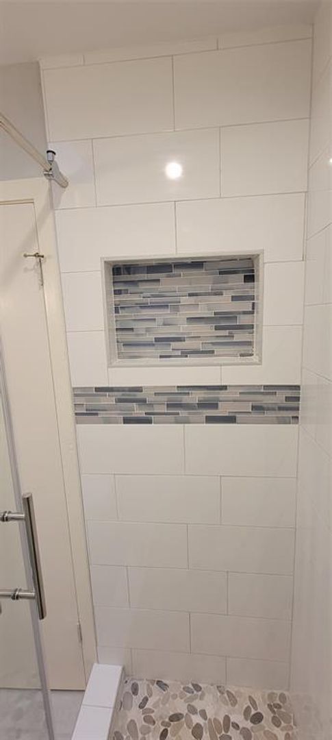 Building Photo - Fully Remodeled unit