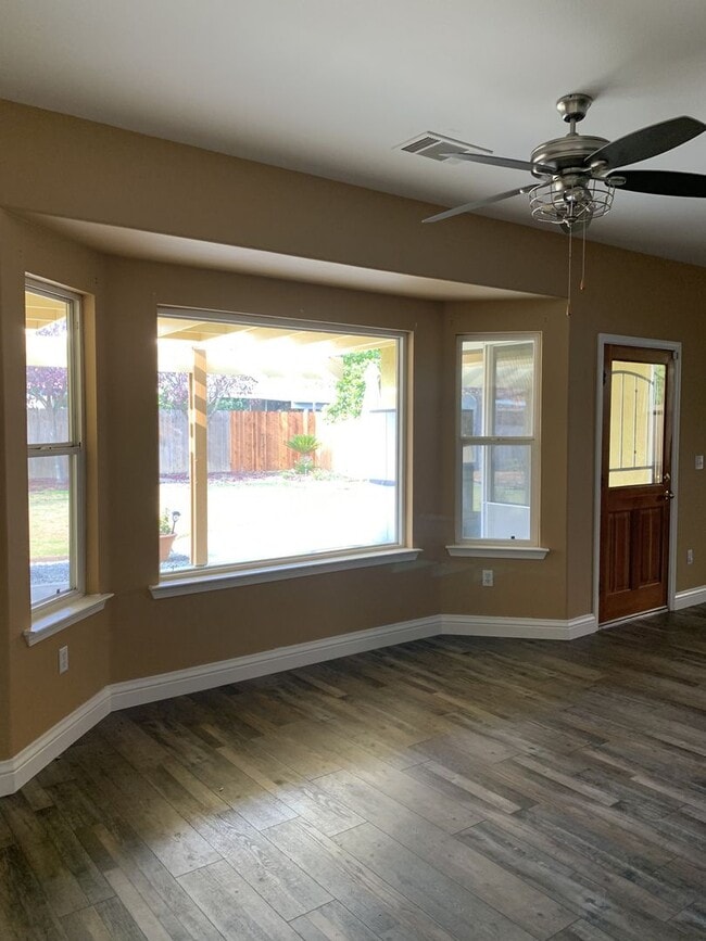 Building Photo - 1259 Mission Dr