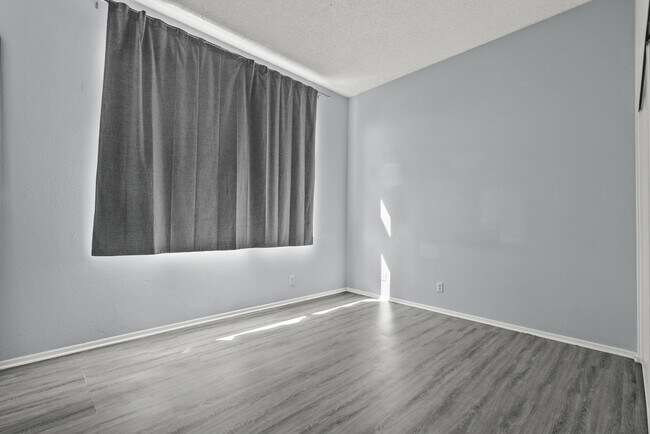Building Photo - 9346 N Van Nuys Blvd W