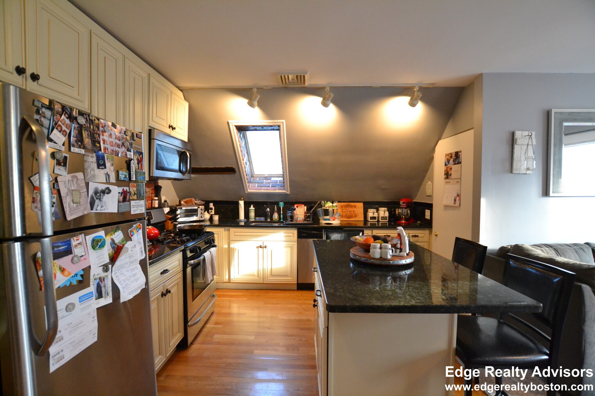 Building Photo - 9 Mapleton St