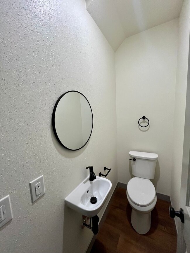 Building Photo - 3 Bed 1.5 Bath Single Family Home in Wausa...