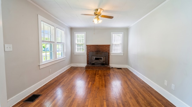 Building Photo - Affordable 2 Bedroom Home in Convenient Lenoir Location
