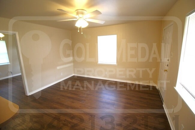 Building Photo - 802 Pecan Cir