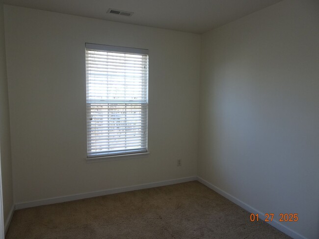 Building Photo - 3 Bedroom Townhome Rental in Liberty Crossing