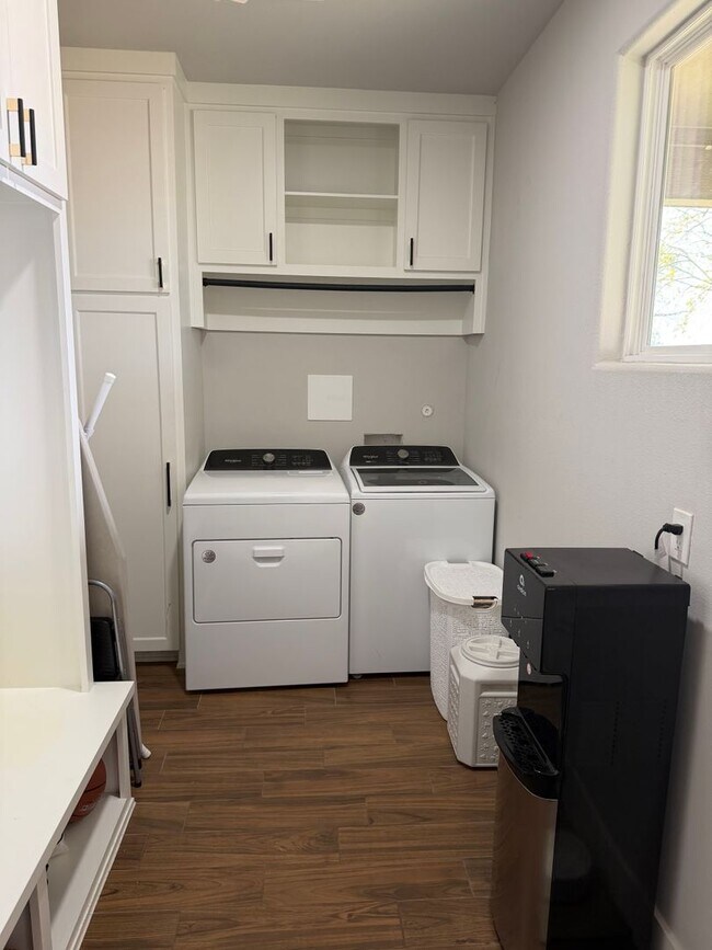 Building Photo - 9814 Angel Bend