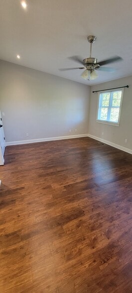 Building Photo - 26 Rujon Dr
