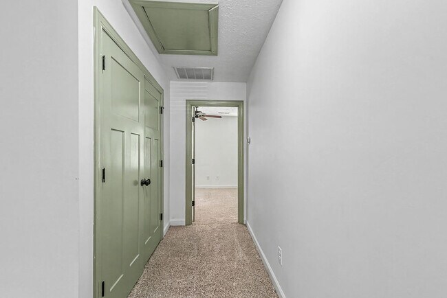 Building Photo - 105 Kenan Lp