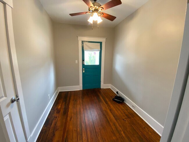 Building Photo - Stunning 3 bedroom/2bath Victorian home