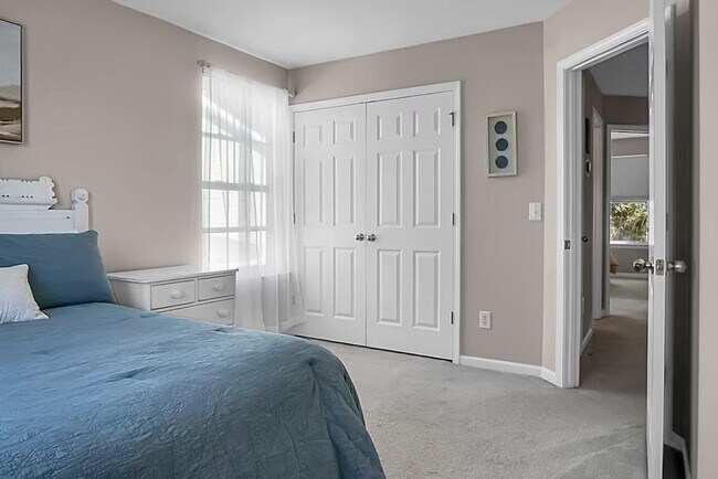 Building Photo - 1519 Thoroughbred Blvd