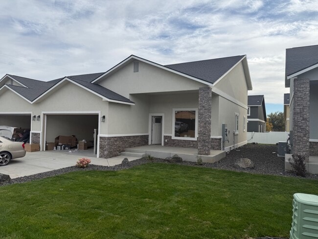 Building Photo - 9000 Nafizah Way