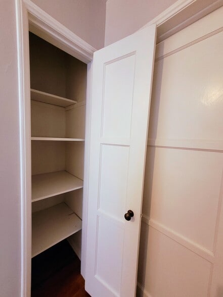 Building Photo - 305 N Palm Ave