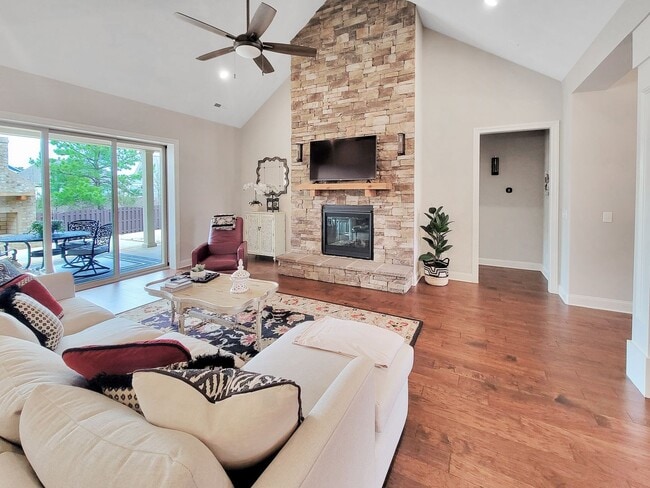 Building Photo - Gorgeous 3 Bedroom, 3 Bath Home Built in 2021- Madison, Alabama