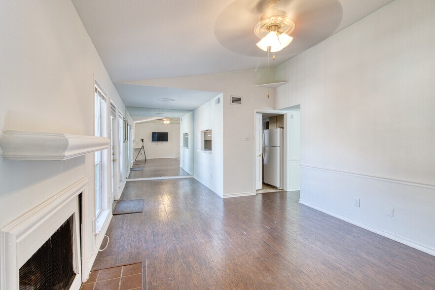 Building Photo - 3641 W Northgate Dr