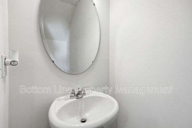 Building Photo - 1117 Dakine Dr