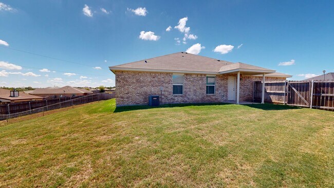 Building Photo - PRICE REDUCTION $1295