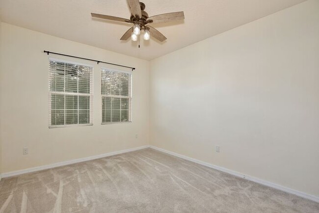 Building Photo - Lovely 3/2.5 Spacious Townhome with a 2 Ca...