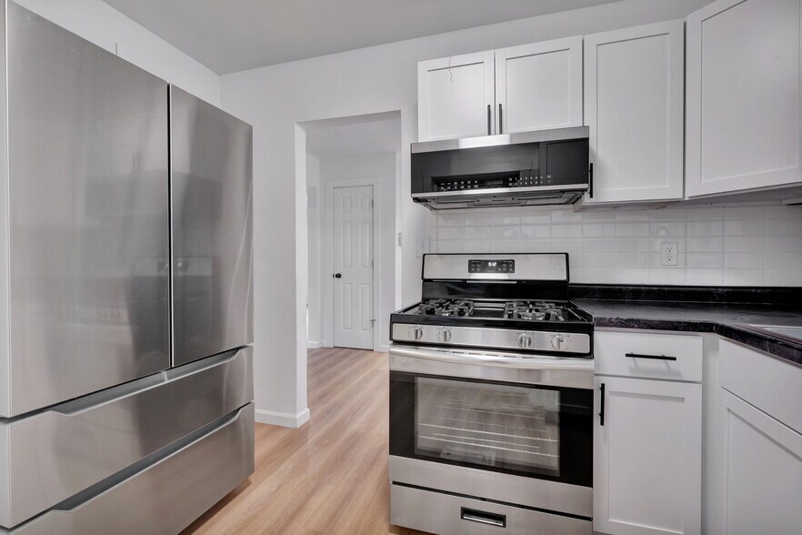 Building Photo - 1225 Regent St