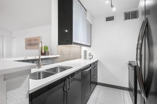 Building Photo - 1601 Faro Dr