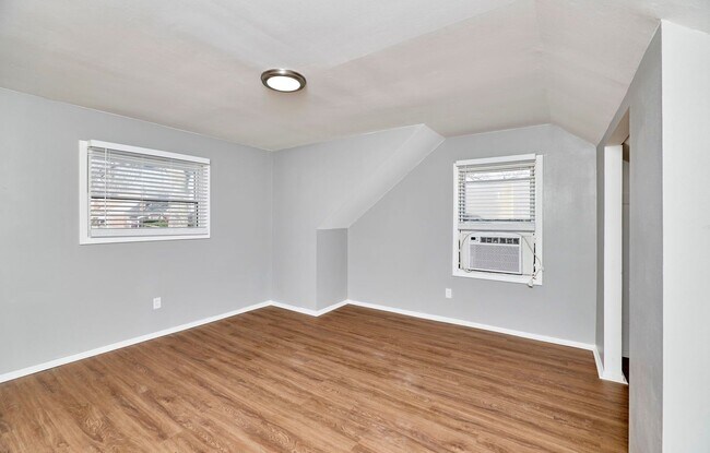 Building Photo - 8601 Belhaven Dr