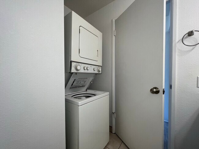 Building Photo - 480 Kenolio Rd