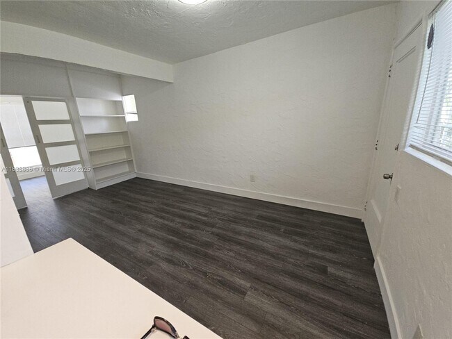 Building Photo - 7435 Byron Ave