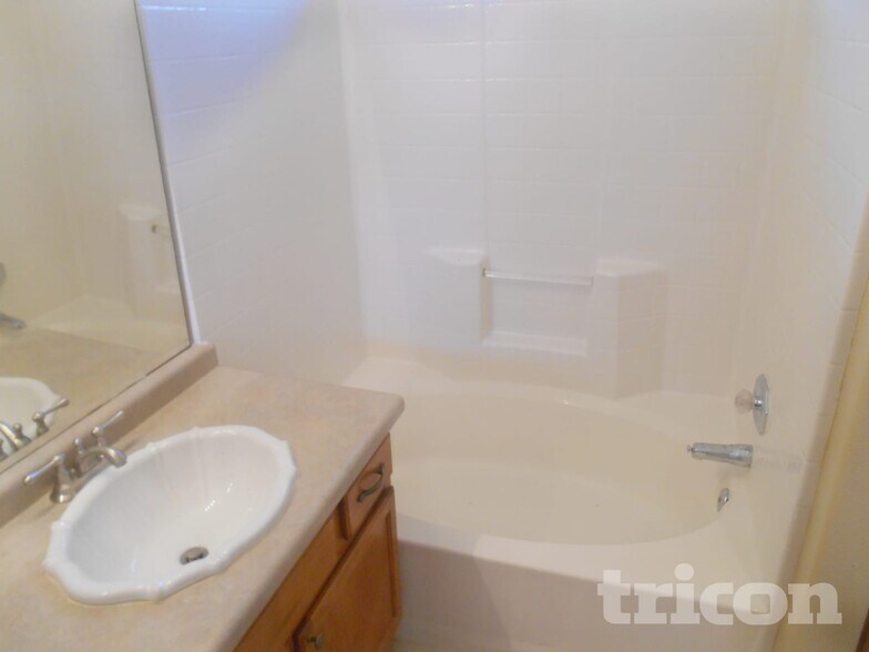 Building Photo - 3628 W Firehawk Dr