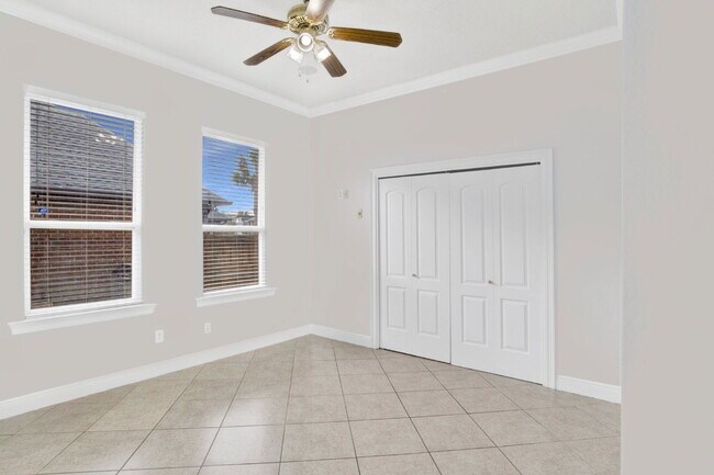 Building Photo - 2018 Crown Pointe Blvd