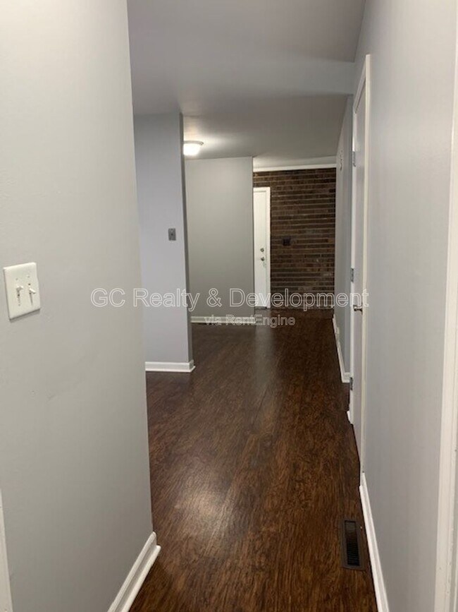 Building Photo - 12 Simpson St