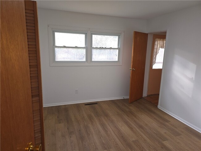 Building Photo - 379 Hollybrook Rd
