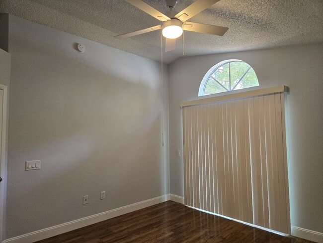 Building Photo - 3080 Fox Ln