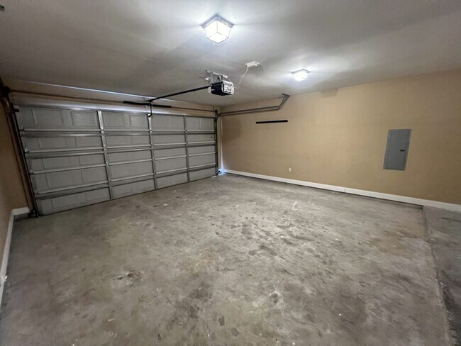 Building Photo - Charming 3-bedroom 2-bathroom in South Burbank Neighborhood!