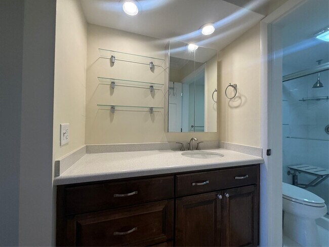 Building Photo - 2660 Carambola Cir N