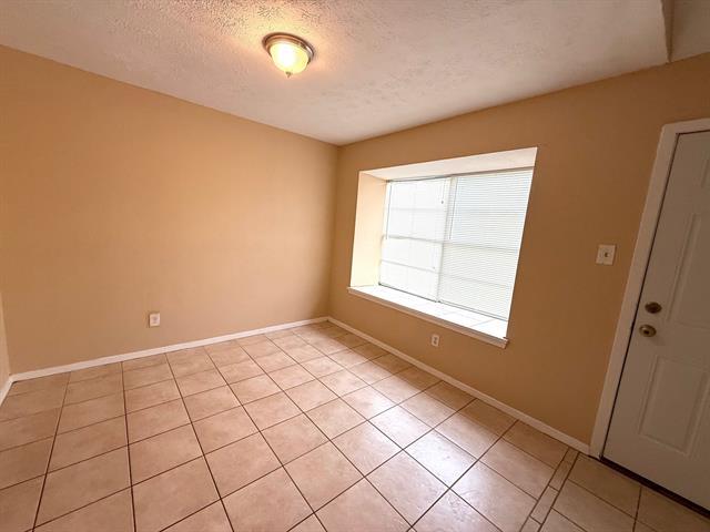 Building Photo - 2705 Tanglewood Dr