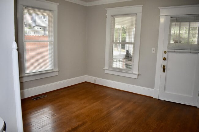 Building Photo - 929 Church St