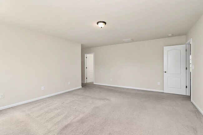 Building Photo - Welcome to this spacious 4 bedroom, 2.5 ba...