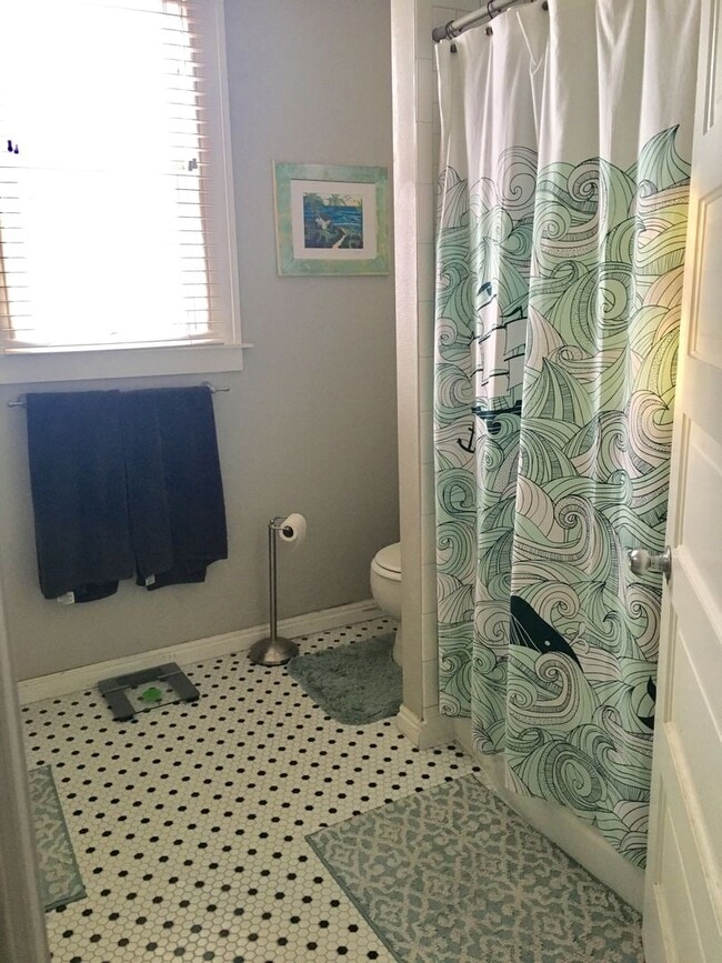 Building Photo - Charming Victorian Home Near the University of Utah