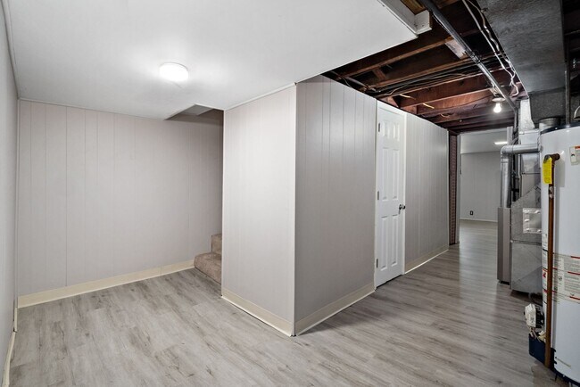 Building Photo - 6271-6273 Odell