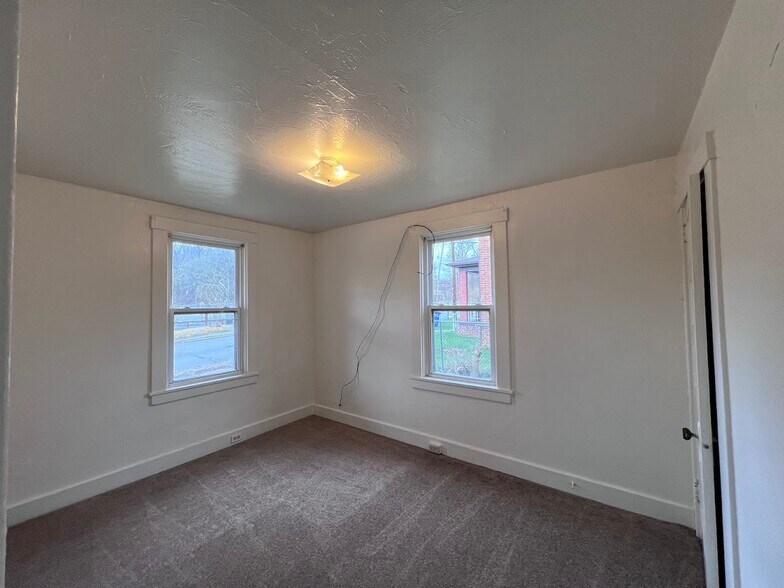 Building Photo - 614 Short St