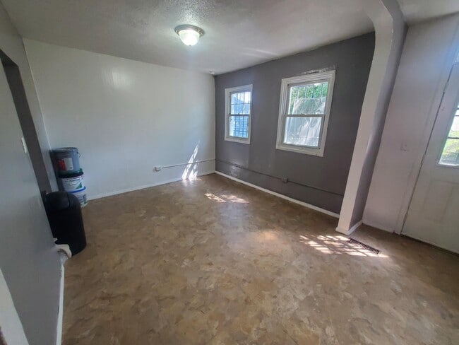 Building Photo - 449 Spring Garden St