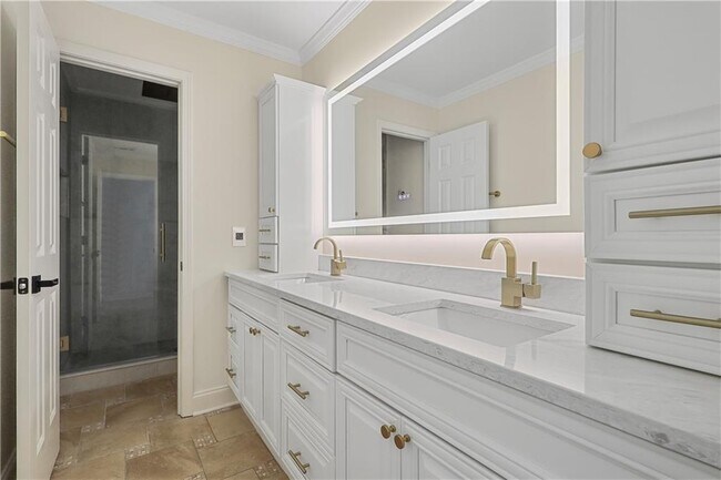Building Photo - 2740 Stonehill Way