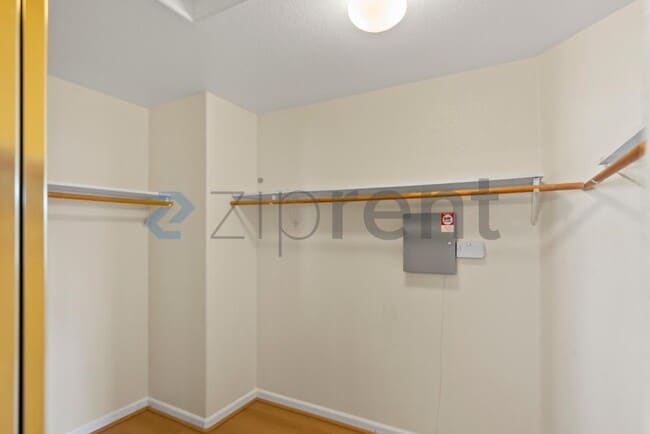 Building Photo - 709 Buriat St