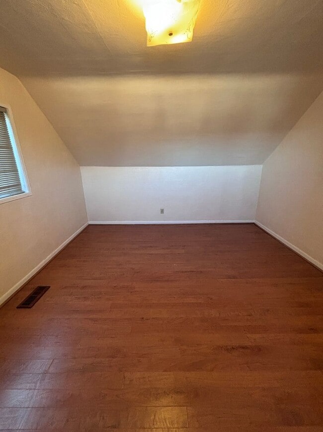 Building Photo - 3 Bedroom 2 Bath House with an office